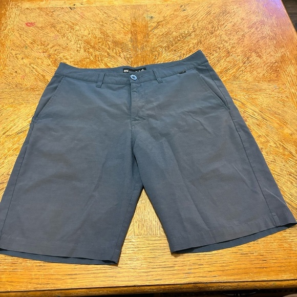 Travis Mathew Golf Casual Shorts Dark Gray Flat Front Performance Spandex Men 32 - Picture 1 of 7